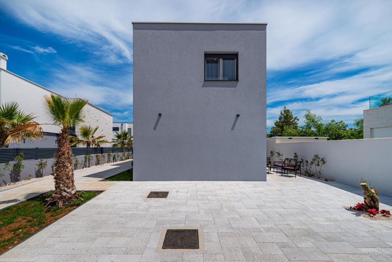 Villa Denis & Sabine Nin Exterior photo